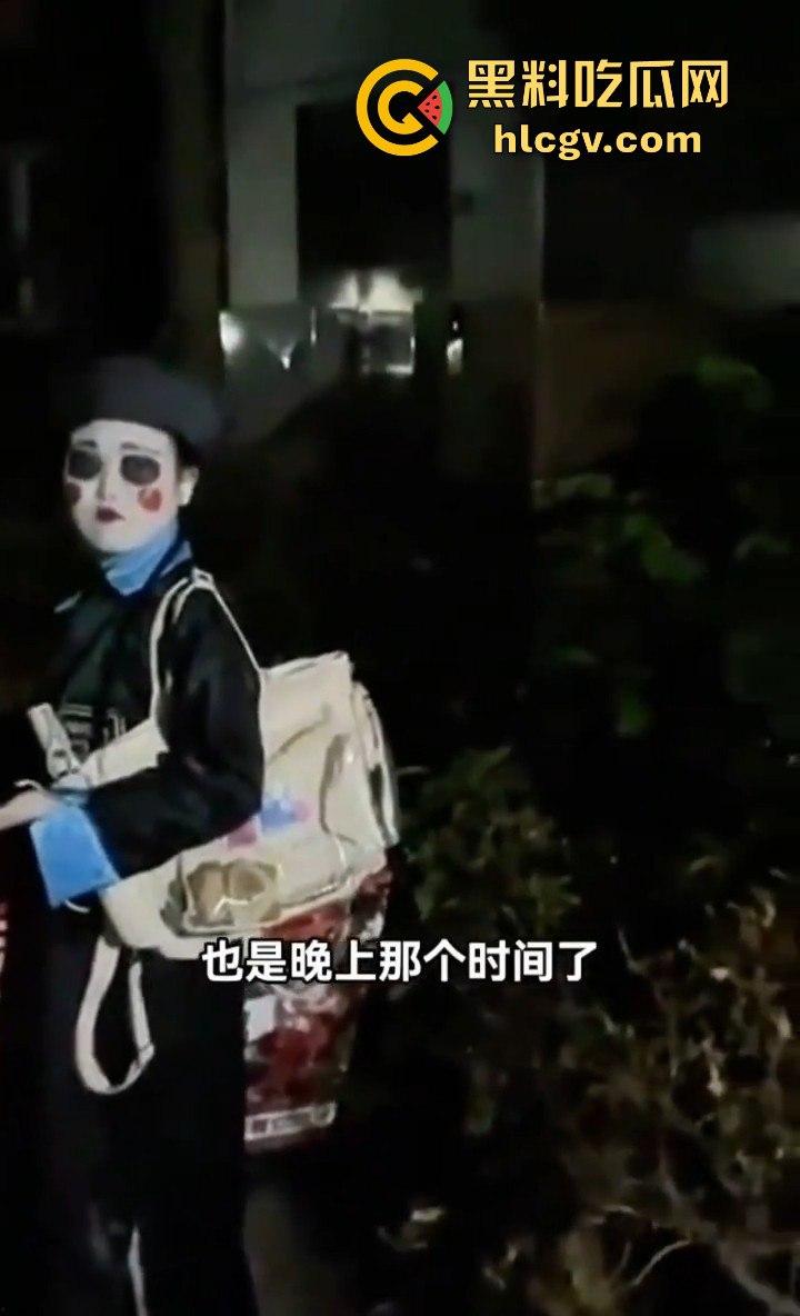 四川某小区大爷大妈遛弯险被僵尸小姐姐吓出屎尿！这清朝妆容真没谁了！  第7张