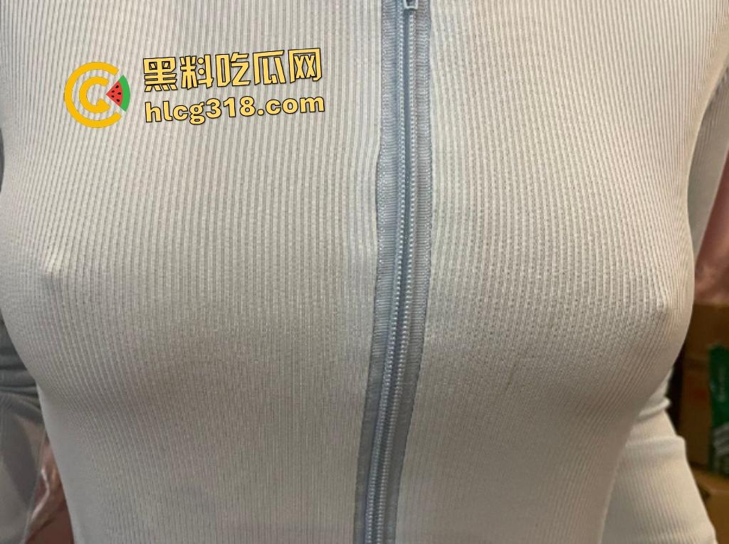 南京超高颜值女大【李婉晴】娇嫩身材被男友调教，透明服装抹精油，口爆足交样样精通！  第3张