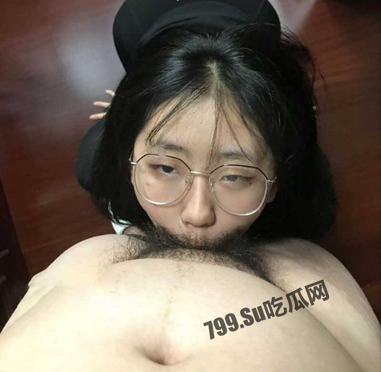 【超精品泄密】 极品学生眼睛娘反差婊 外表乖乖女 没想到吃鸡这么骚 口活爆好 深喉的样子真棒啊  第1张