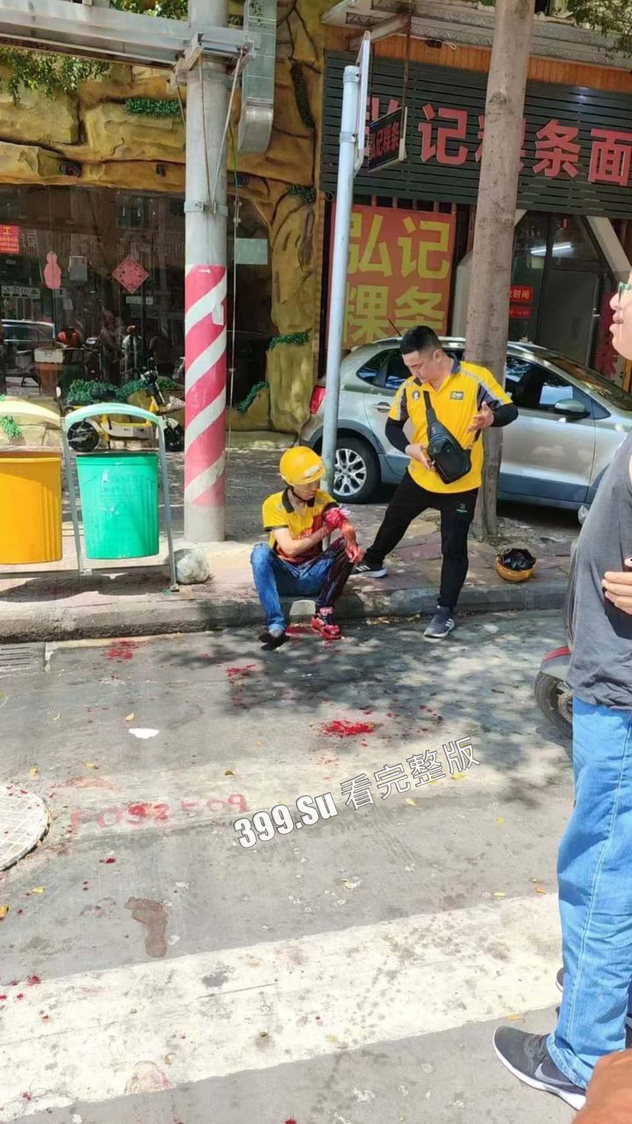 7.13盐城 文泽府邸小区 宝马车主 吸加料电子烟上头  连闯红灯朝人堆里撞 下车仍淡定打电话 现场视频惨烈 第9张