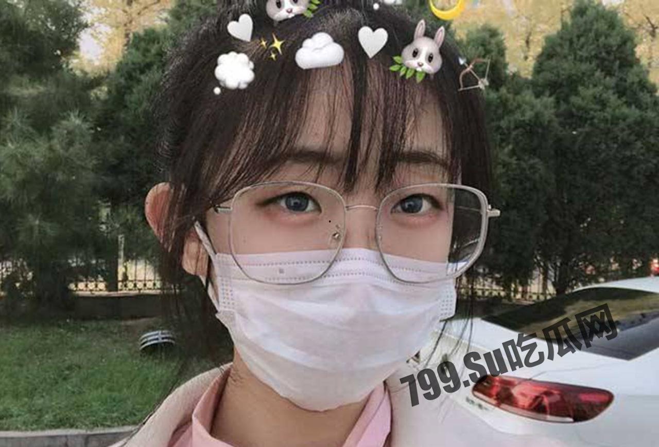 【超精品泄密】 极品学生眼睛娘反差婊 外表乖乖女 没想到吃鸡这么骚 口活爆好 深喉的样子真棒啊  第3张