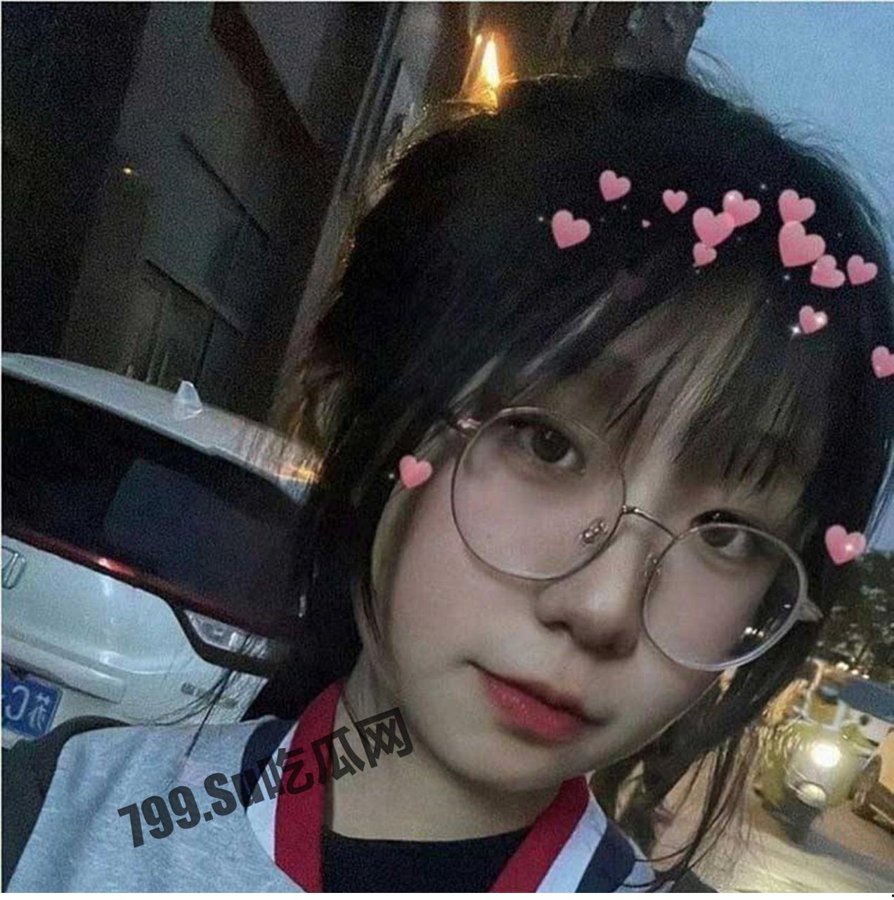 【超精品泄密】 极品学生眼睛娘反差婊 外表乖乖女 没想到吃鸡这么骚 口活爆好 深喉的样子真棒啊  第4张