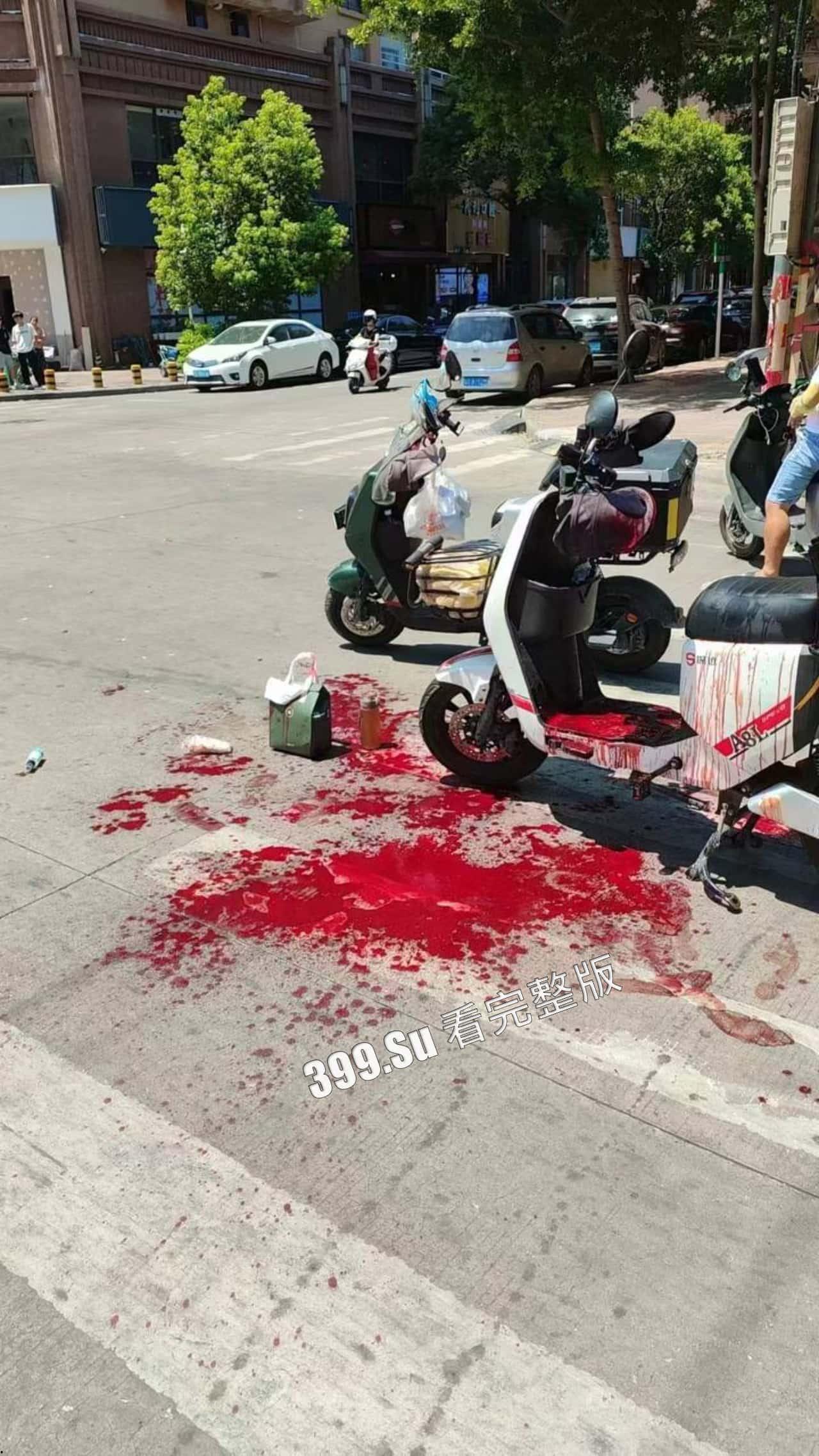 7.13盐城 文泽府邸小区 宝马车主 吸加料电子烟上头  连闯红灯朝人堆里撞 下车仍淡定打电话 现场视频惨烈 第10张