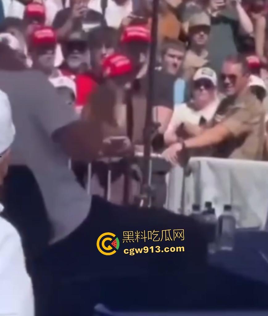 特朗普盟友【查理·科克】枪击惨死犹他谷大学！FBI全城搜捕抓住LGBTQ老人，特朗普下令全国半旗致哀！  第2张