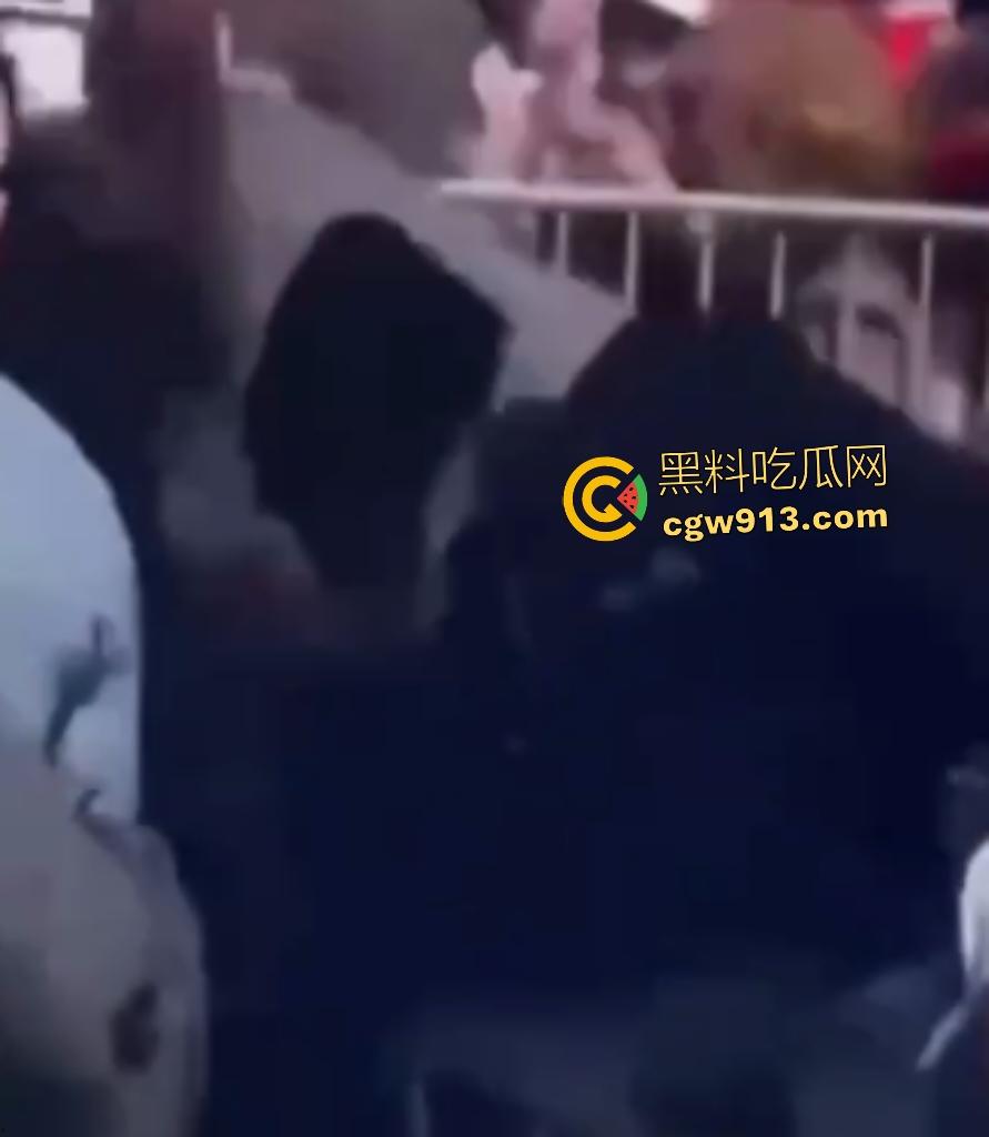 特朗普盟友【查理·科克】枪击惨死犹他谷大学！FBI全城搜捕抓住LGBTQ老人，特朗普下令全国半旗致哀！  第3张