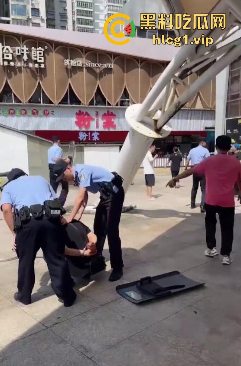 骗我捅你几刀不过分吧！海口一男子持刀捅伤前妻 血撒当场  第8张