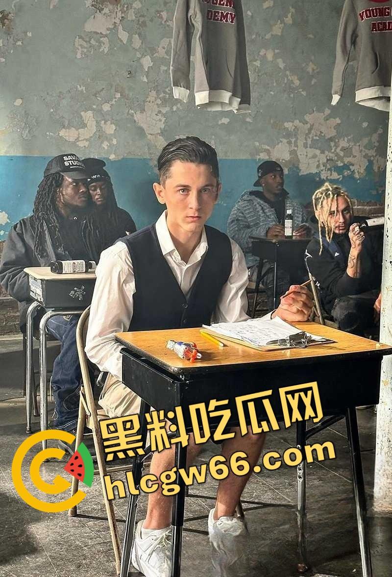 国外富二代看NBA被成人女星女友口射现场曝光，女友嘴里吞精还擦嘴，这俩淫货真是坐着在哪都能玩！  第1张