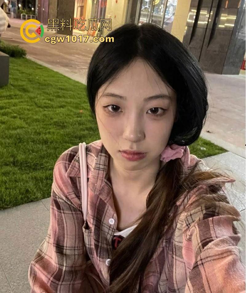 深圳职业学院反差骚学妹【李文萱】大眼骚妹一枚背着男友出轨，东窗事发现任男友把不雅视频曝光！  第2张