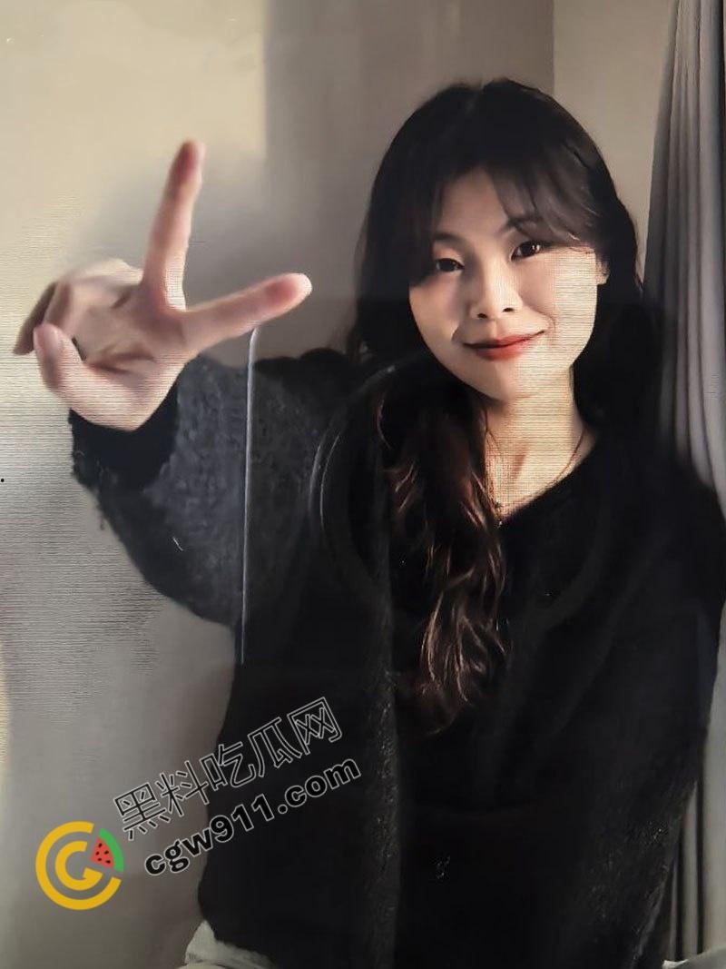 河南许昌新婚小夫妇婚假激情视频泄密！巨乳新娘情趣撩人，丈夫猛攻嫩穴，销魂呻吟震撼全网  第2张