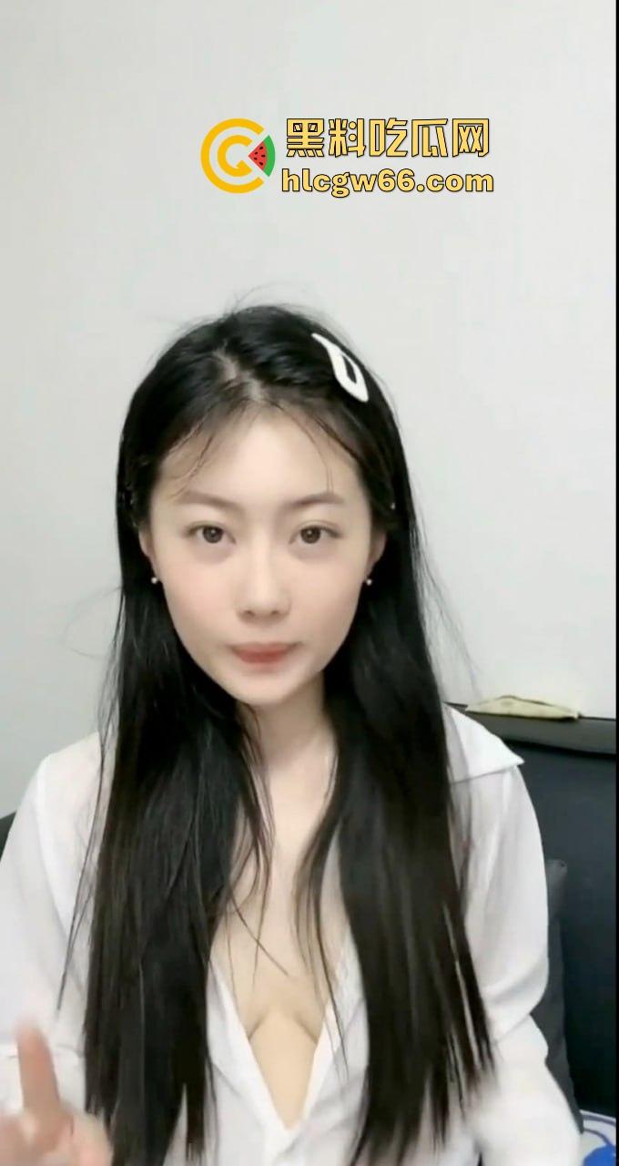 抖音高颜值女网红【虾滑】榜一大哥定制福利 假鸡巴深情口交 疯狂抽插白虎骚穴  第1张