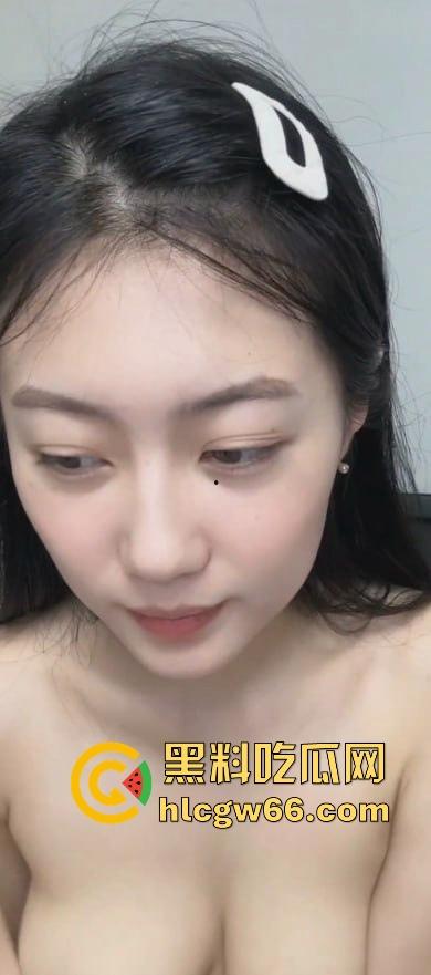 抖音高颜值女网红【虾滑】榜一大哥定制福利 假鸡巴深情口交 疯狂抽插白虎骚穴  第4张