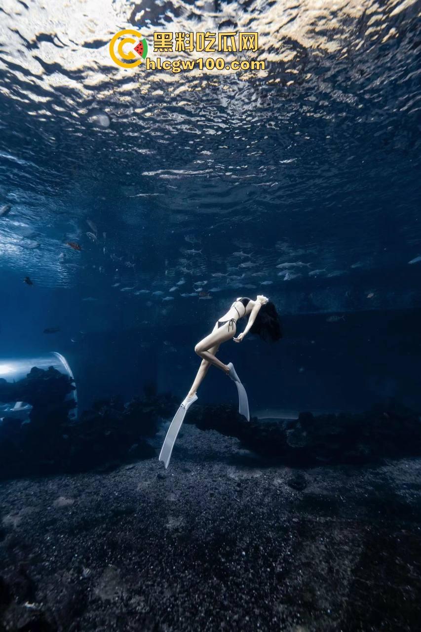 调教大神操翻00后极品嫩妹，肛塞捆绑深喉全套调教，前凸后翘嫩穴被掰开腿无套狂抽！  第6张