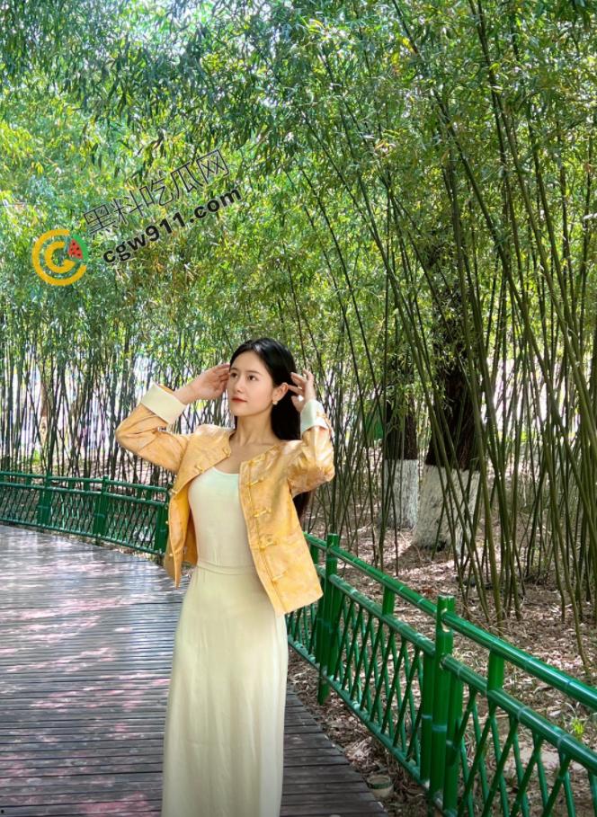 抖音网红【美少女】欲望沉沦！金主高价约夜，豪华酒店疯狂爱爱，雪白美乳纤腰绝伦，口活技术超过瘾  第4张