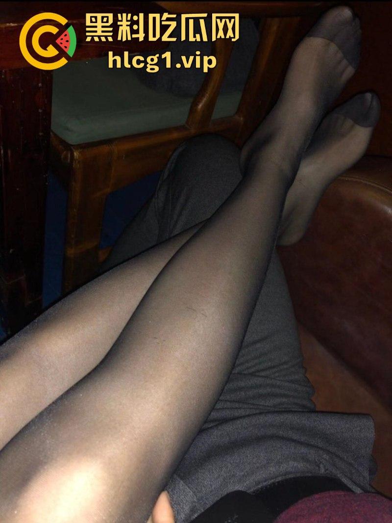 看看绿茶空姐【李丫丫】教你如何同时拿下男友和他爸！给男友看被他爸扯坏的丝袜  第2张