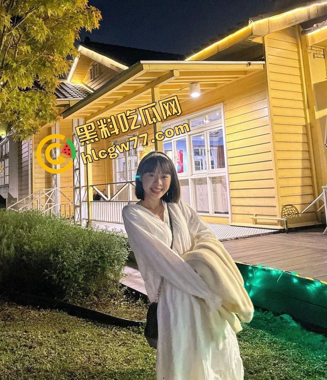 马鞍山JK眼镜妹【李蕊】平时装清纯，自己坐着骑屌骑到喷水，奶子乱颤淫相毕露，简直天生的母狗！  第1张