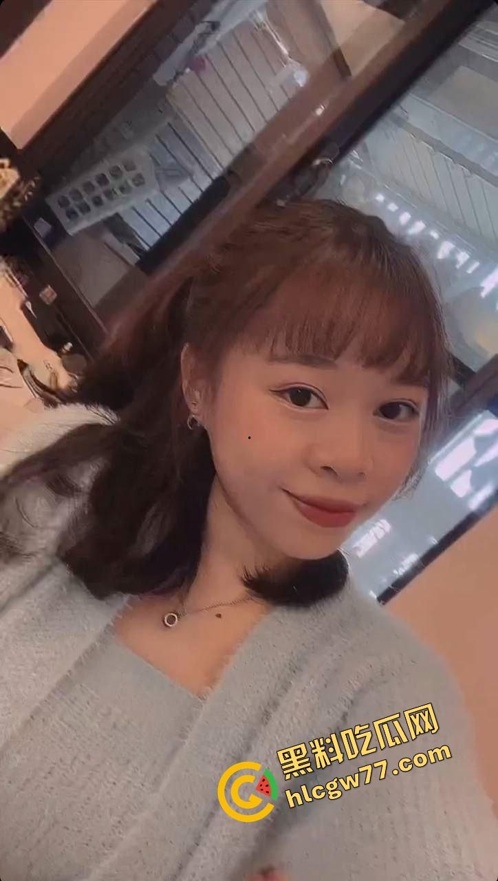 马鞍山JK眼镜妹【李蕊】平时装清纯，自己坐着骑屌骑到喷水，奶子乱颤淫相毕露，简直天生的母狗！  第2张