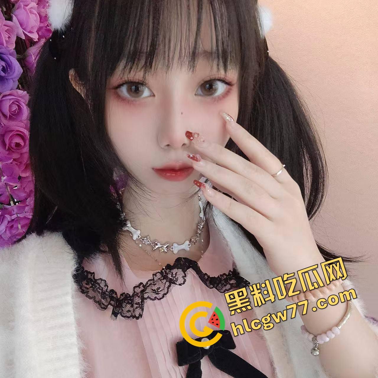 马鞍山JK眼镜妹【李蕊】平时装清纯，自己坐着骑屌骑到喷水，奶子乱颤淫相毕露，简直天生的母狗！  第4张