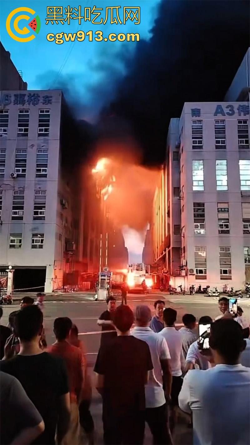 一根烟毁灭一栋楼！温州乐清盐盘工业园区，几名女工仓房抽烟，引发大火10多辆消防车都无法扑灭！  第8张