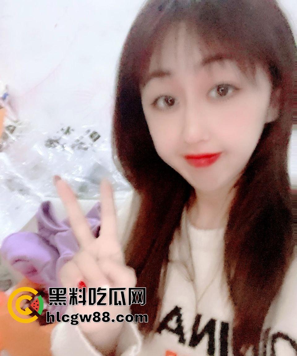 青岛老婊子【秦丽丽】偷汉子操翻天，背着老公让别人开发屁眼玩法，老娘们儿三洞爽到爆！  第1张