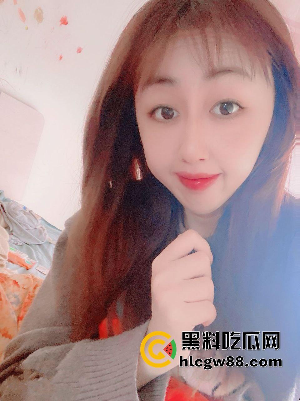 青岛老婊子【秦丽丽】偷汉子操翻天，背着老公让别人开发屁眼玩法，老娘们儿三洞爽到爆！  第6张