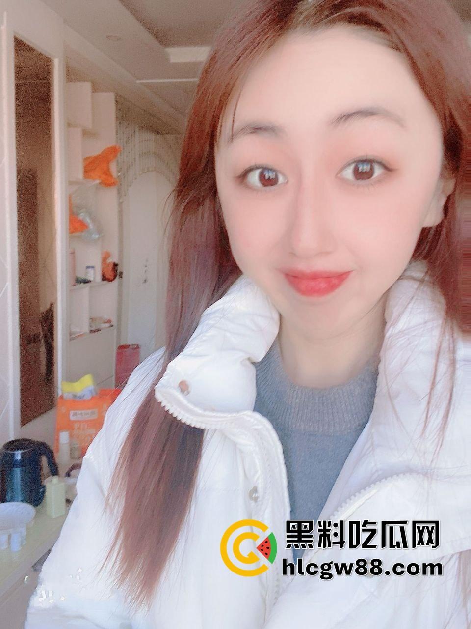 青岛老婊子【秦丽丽】偷汉子操翻天，背着老公让别人开发屁眼玩法，老娘们儿三洞爽到爆！  第7张