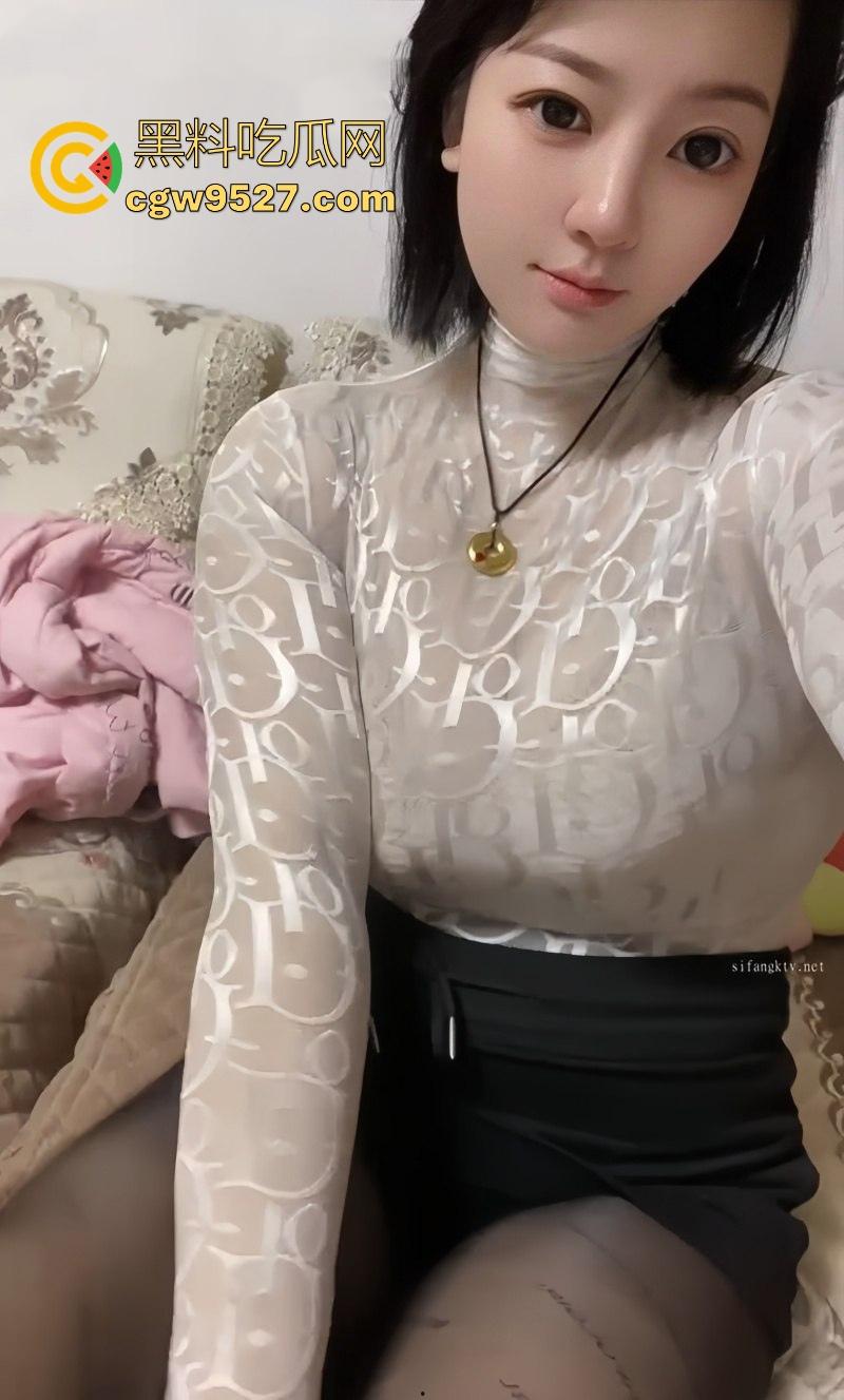 快手女网红【老板娘】私密福利曝光，极品人妻掰开嫩逼狂自慰，狂揉雪白巨乳插逼高潮喷汁！  第4张