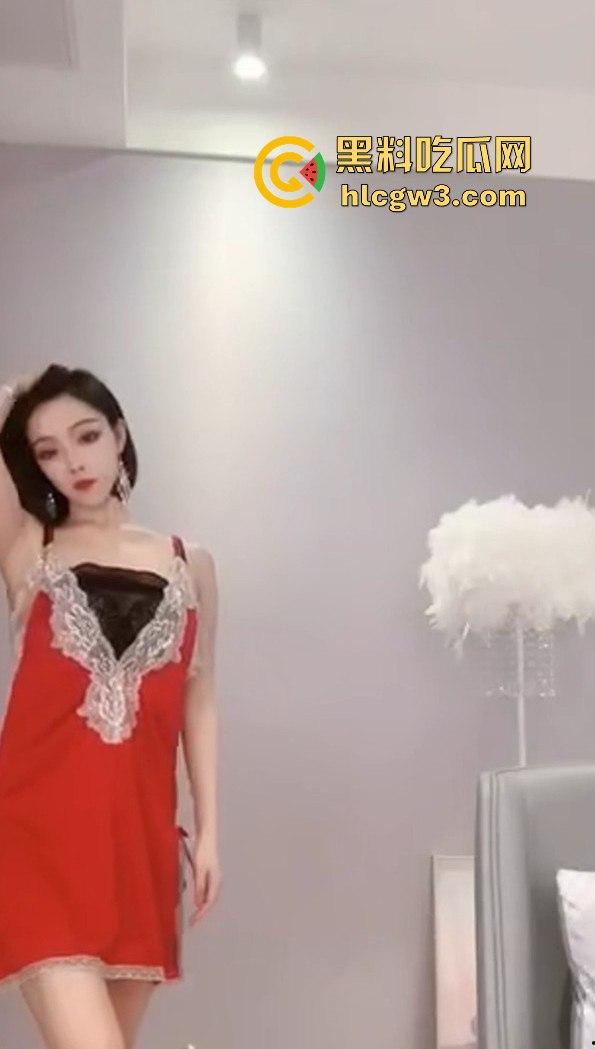 快手127W粉丝高冷御姐【饭饭Ding】私人订制视频流出！擦边不露点，骚归骚但格局太小了！  第5张