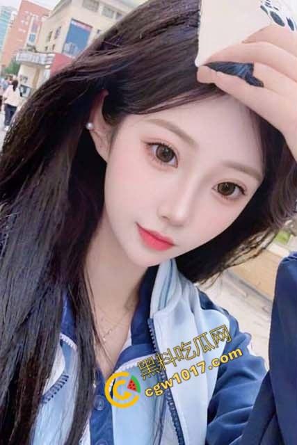 海角大神趁萝莉小表妹洗澡时后入爆操！表妹湿身诱惑，汁水四溅，淫欲四溢，淫叫不断  第1张