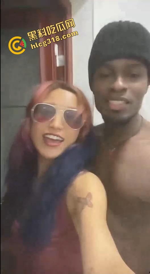 广州老黑鸡巴称王白逼黄逼跪舔当肉厕，黑桃A媚黑贱女扎堆献洞求操，嫩逼烂逼抢着伺候！  第9张