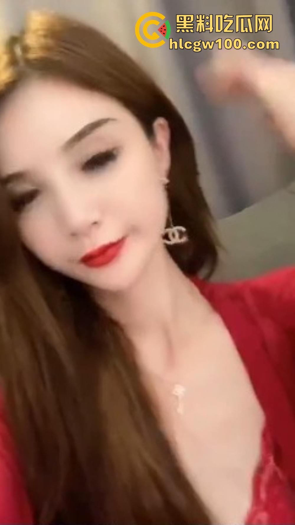 抖音高颜值反差婊【小蔡】翻车，金主十个嘉年华砸下私人定制黑丝抠逼视频，约到手后一顿猛操，直接变打桩机专属！  第3张