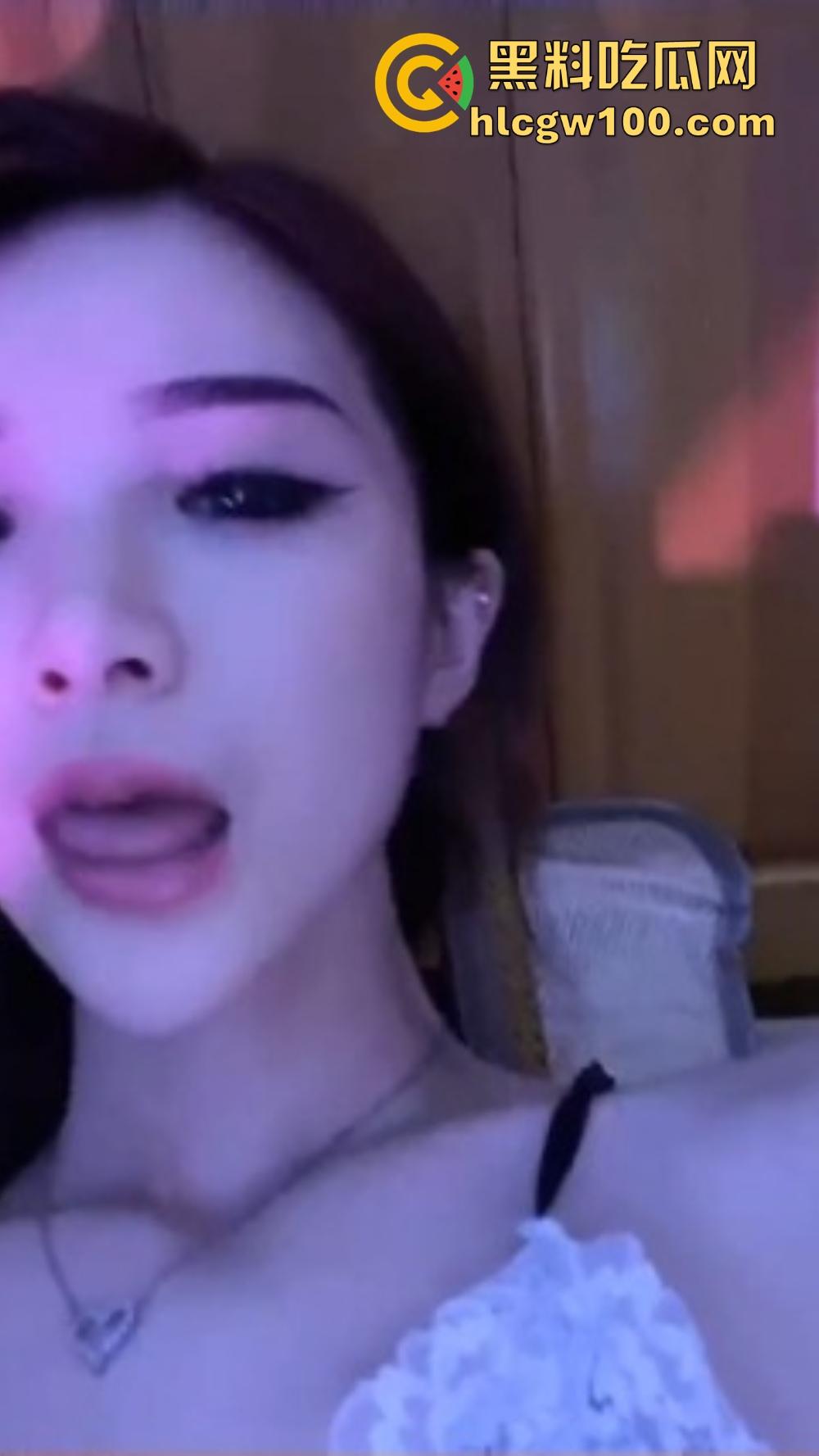 抖音高颜值反差婊【小蔡】翻车，金主十个嘉年华砸下私人定制黑丝抠逼视频，约到手后一顿猛操，直接变打桩机专属！  第4张