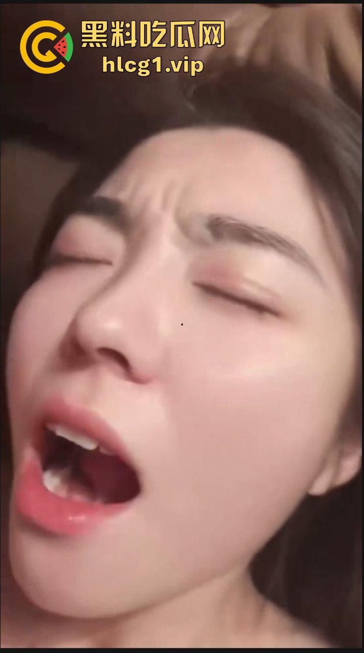 清纯外表骗了谁？大学城带回的妹子变身骚母狗，吃精喝尿淫叫样样会！  第3张