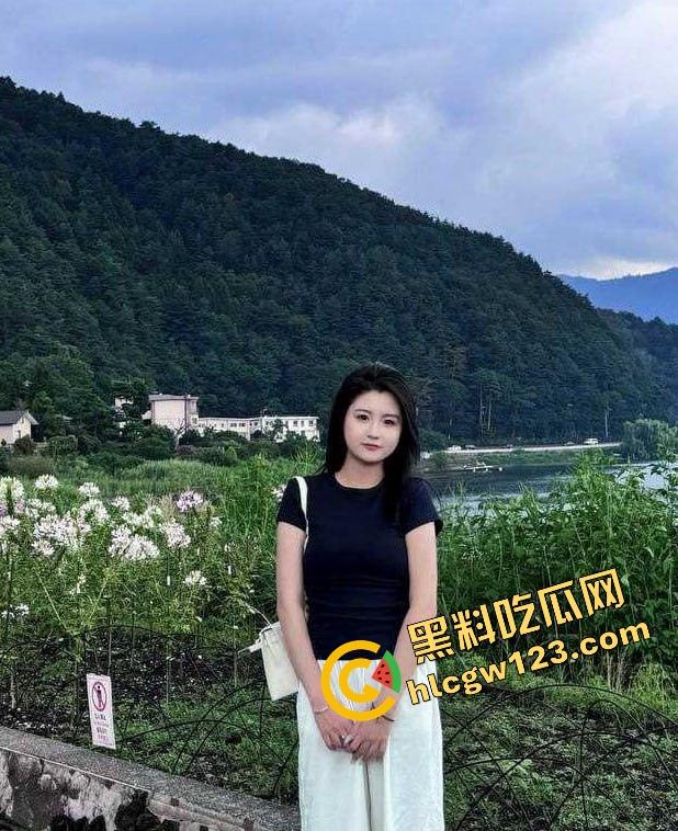 青岛极品幼师露脸抠逼泄露，讲完童话回家自慰表情媚到不行，骚到像开了九次房后再爱一次的脸！  第6张