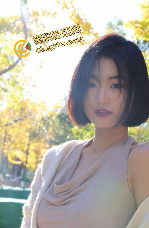 小红书约拍女客户明明有男朋友还骚得不行，广州白云区凌晨偷情被我内射两次，回家还躺进男友被窝装无事！  第3张