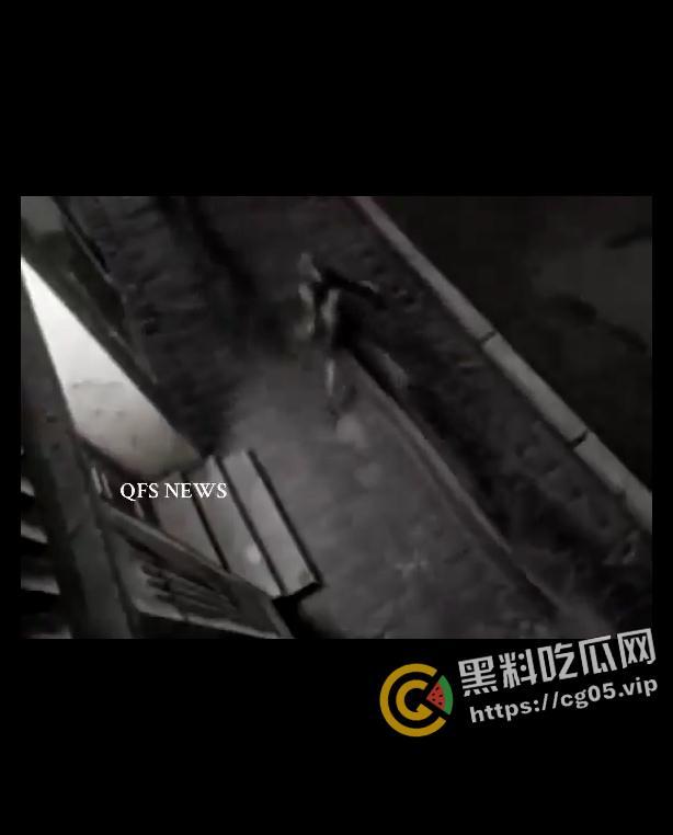 全球热瓜！迈阿密商场惊现外星人被60多辆警车包围 天空巨大发光源疑似ufo 难道他们不再隐藏了吗 现场监控曝光  第2张