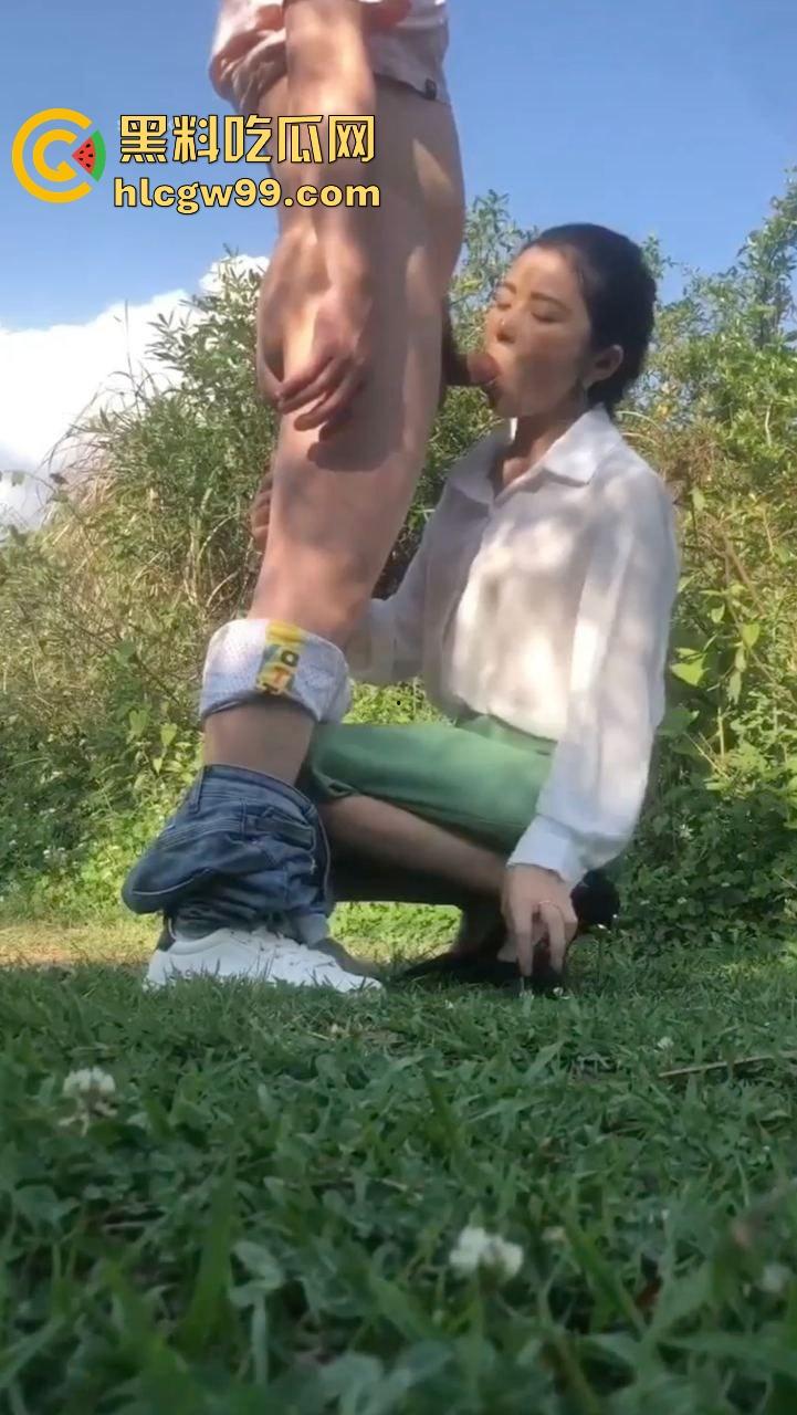 广西老表年味拉满回家过年不忘艹逼，山顶野战人妻，风景如画日逼如诗，草香鸟语间的日逼得野战才是年味！  第13张