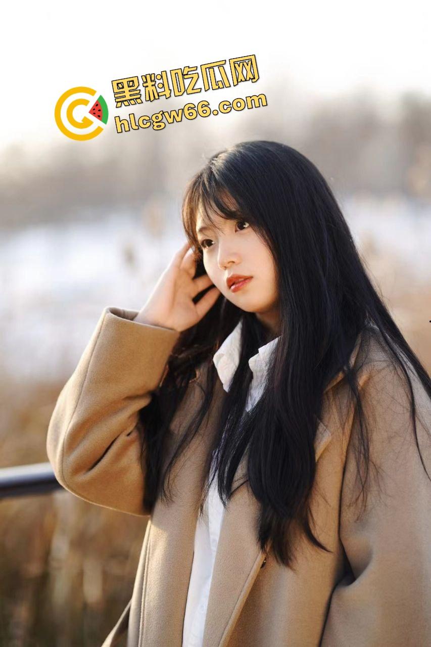 湖州刚毕业小学妹『宋雪』骚逼巨乳肥臀坐下去能把鸡巴夹爆，跪舔口交被偷拍，摇臀浪得小哥直接颜射满脸！  第4张