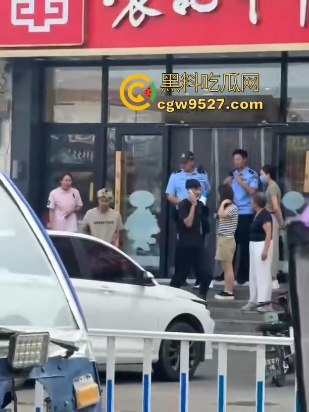 抖音热搜！唐山鸦鸿桥袁记串串香出轨事件曝光，老板娘出轨有妇之夫，被贴大字报全城派送，脸逼看得清清楚楚！  第4张