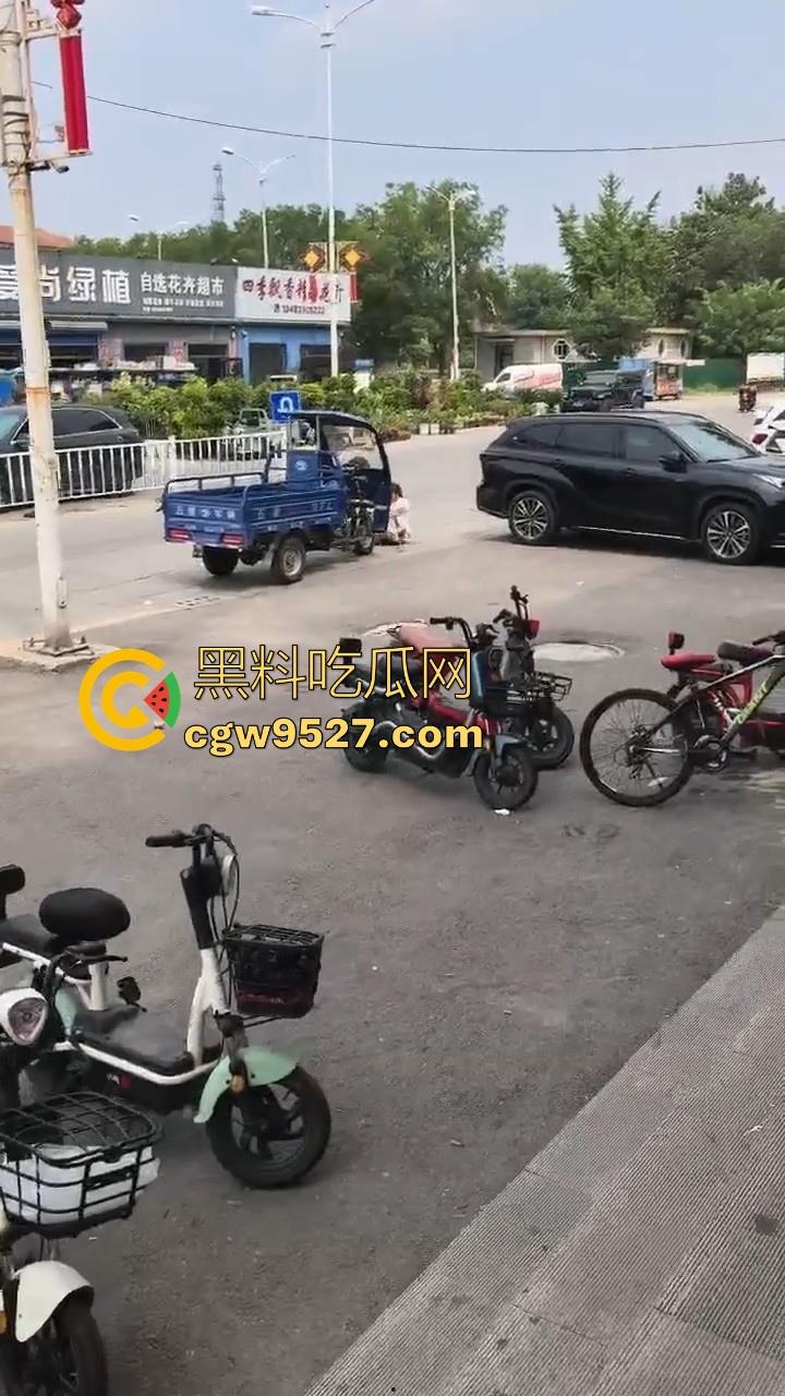 抖音热搜！唐山鸦鸿桥袁记串串香出轨事件曝光，老板娘出轨有妇之夫，被贴大字报全城派送，脸逼看得清清楚楚！  第7张