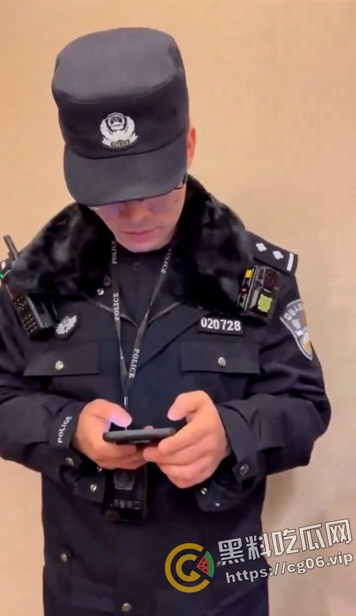 微博下架视频！北京海淀某警察出现北大法学院教授聚餐现场欲带走一人约谈 被集体回怼  第5张