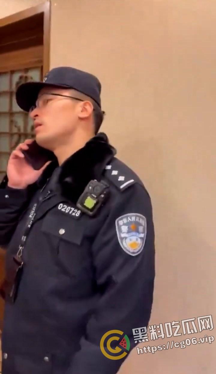 微博下架视频！北京海淀某警察出现北大法学院教授聚餐现场欲带走一人约谈 被集体回怼  第6张