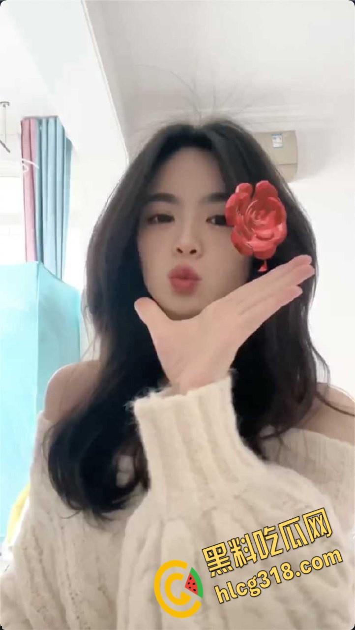 湖南辣妹子幼师【李诗瑶】，反差婊的颜值天花板，金主给的实在是太多，深喉口交的表情也太沉醉了 ！  第2张