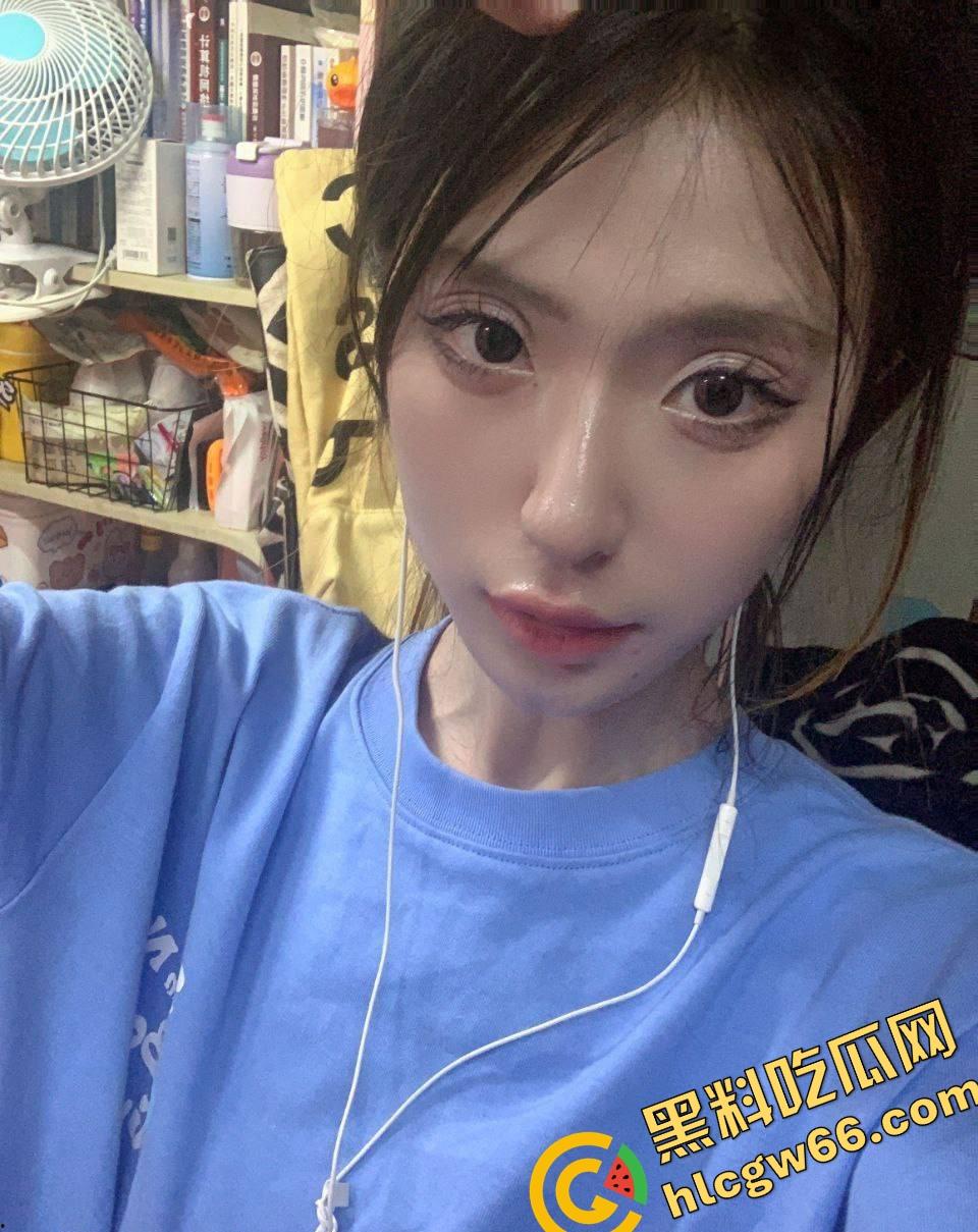 浙江大三学姐『赵悦』反差爆炸，朋友圈文艺白月光，私下骚得裸聊自慰插穴，酒店啪啪肥臀后入被操成狗！  第1张