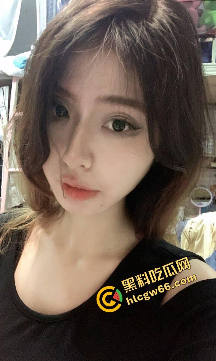 浙江大三学姐『赵悦』反差爆炸，朋友圈文艺白月光，私下骚得裸聊自慰插穴，酒店啪啪肥臀后入被操成狗！  第2张