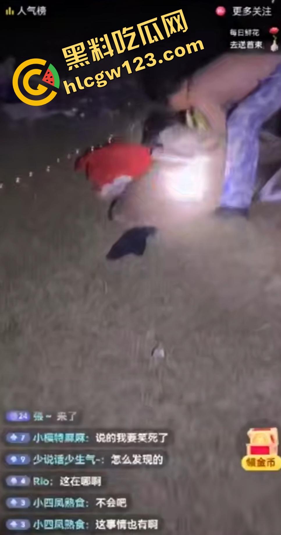 抖音【mola_吉妹】原配直播抓小三！大喊老公有18cm，便宜你这贱货了？小三被骂骚逼松了吧？  第5张