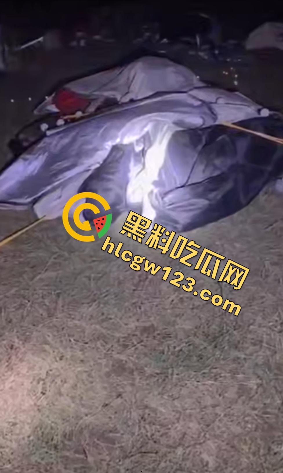 抖音【mola_吉妹】原配直播抓小三！大喊老公有18cm，便宜你这贱货了？小三被骂骚逼松了吧？  第6张