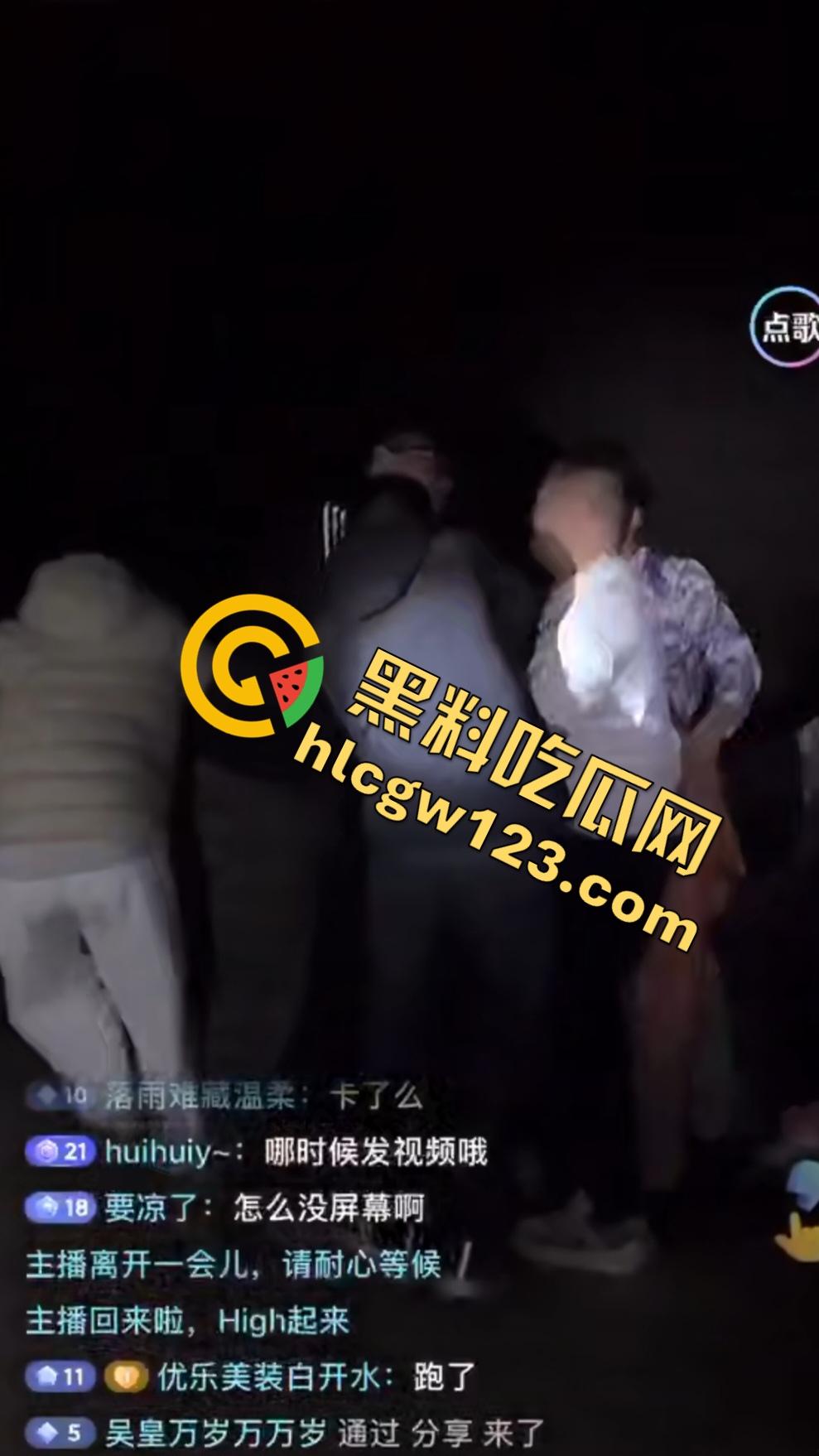 抖音【mola_吉妹】原配直播抓小三！大喊老公有18cm，便宜你这贱货了？小三被骂骚逼松了吧？  第8张