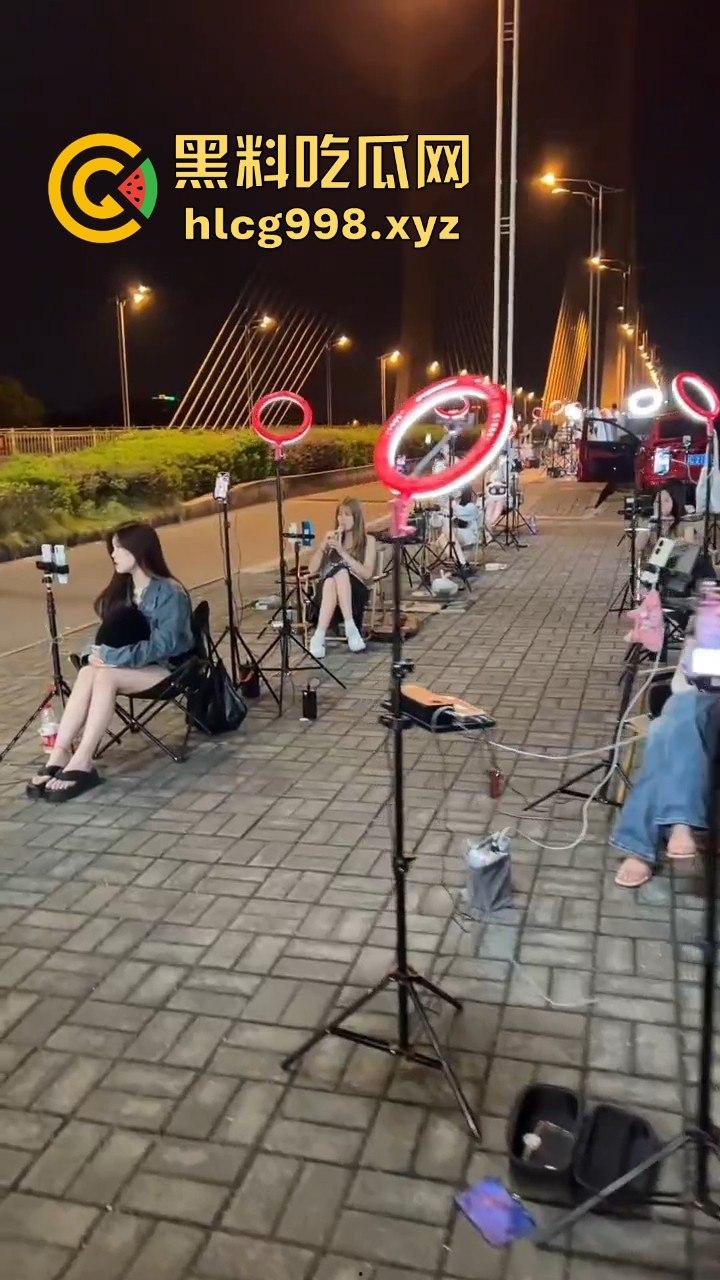 山西网红一条街！南州大桥下全是网红乞丐，美女挤满400多人，乞讨都成产业了！  第3张