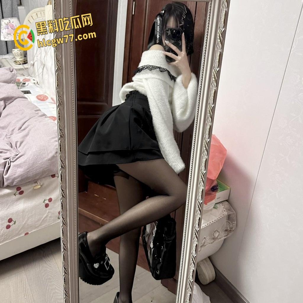 清纯JK萝莉雪代巴，金主网调反差母狗，短裙自慰聊天记录骚到爆 !  第9张