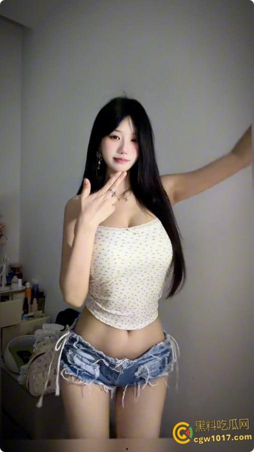 抖音御姐网红【什么思思】，金主定制福利视频，细腰翘臀完美身材，极品身材低胸装性感舞蹈，眼神拉丝诱惑十足！  第2张